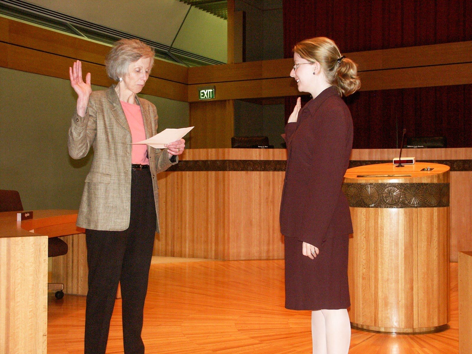 Mary Mullarkey swearing in Eileen Kiernan-Johnson to the Colorado Bar